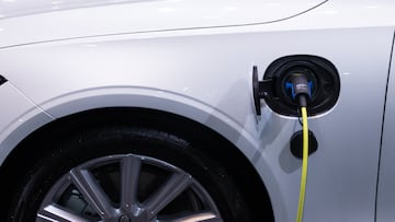 ¿Vas a comprar un coche eléctrico? El dinero que puedes ahorrarte en la Renta si lo haces antes de 2024