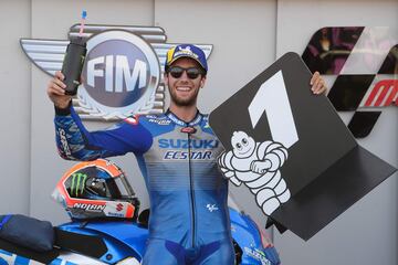 Gran remontada del piloto de Suzuki que salía décimo consiguiendo la victoria en el Gran Premio de Aragón. 