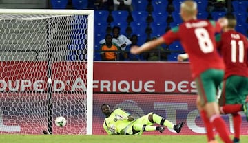 Ivory Coast's goalkeeper Sylvain Gbohouo concedes a goal during the 2017 Africa Cup of Nations group C football match between Morocco and Ivory Coast in Oyem on January 24, 2017.