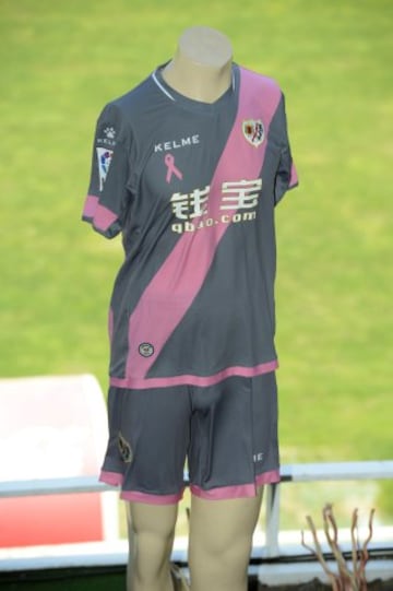 Tercera equipación del Rayo Vallecano para la campaña 2015-2016.