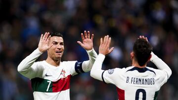 Zenica (Bosnia And Herzegovina), 16/10/2023.- Portugal national team soccer player Cristiano Ronaldo celebrates a goal with team mate Bruno Fernandes (R) during the UEFA EURO 2024 group J qualifying soccer match between Bosnia & Herzegovina and Portugal in Zenica, Bosnia and Hercegovina, 16 October 2023. (Bosnia-Herzegovina) EFE/EPA/JOSE SENA GOULAO
