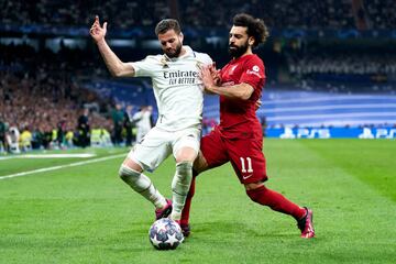 Nacho le gana el duelo a Salah en una acción del Real Madrid-Liverpool del pasado miércoles.