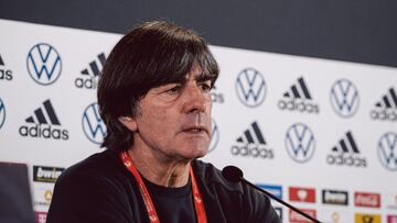 Joachim L&ouml;w, durante la rueda de prensa que ofreci&oacute; en Sevilla.