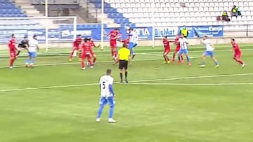 El cabezazo de Bourdal en el minuto 90 que se estrell&oacute; en la cepa del palo del Socu&eacute;llamos.