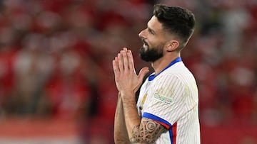 France's forward #09 Olivier Giroud reacts during the UEFA Euro 2024 Group D football match between Austria and France at the Duesseldorf Arena in Duesseldorf on June 17, 2024. (Photo by PATRICIA DE MELO MOREIRA / AFP)