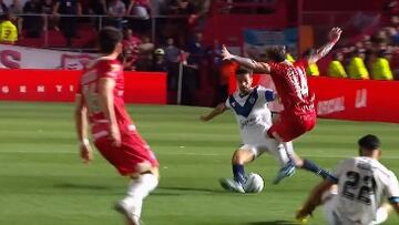 Pasó por Colo Colo, es figura en Argentina y fue víctima de una de las patadas más violentas del año