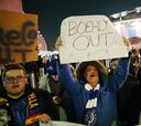 Aficionados del Chelsea protestan previo al encuentro ante Southampton