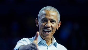 The former president asks the crowd to think what would have happened if he had taken away press credentials from Fox News or punish companies or people for dissenting.