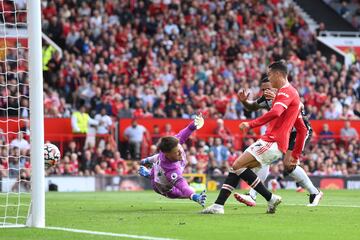 El delantero portugués aprovechó un rechace dentro del área e inauguró el marcador en Old Trafford.