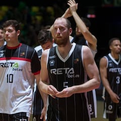 El Bilbao Basket recibe el primer sopapo LEB ante el Huesca
