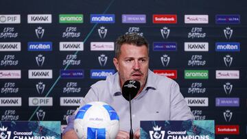 Oscar Garcia head coach of Guadalajara during the round one second leg match between Guadalajara and Cibao FC as part of the CONCACAF Champions Cup 2025, at Akron Stadium on February 12, 2025 in Guadalajara, Jalisco, Mexico.
