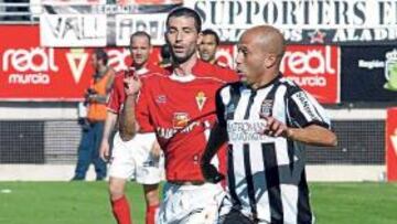 <b>EMBALADO. </b>La trayectoria de Lafuente es tan veloz como sus internadas por la banda izquierda.