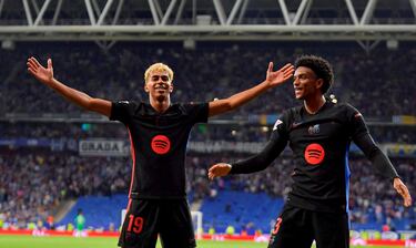 0-1. Lamine Yamal celebra el primer gol con Alex Balde