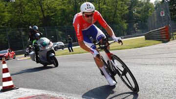 Dumoulin remonta a Nairo en la crono y gana el Giro 100