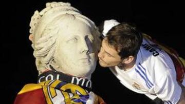 Casillas besó a Cibeles.