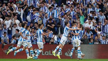 La Real ya echa de menos a su afici&oacute;n y le invita a so&ntilde;ar con la Champions.