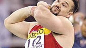 <b>PUNTALES. </b>Manuel Martínez (peso) y Glory Alozie (100, 100 metros vallas y 4x100), líderes españoles.