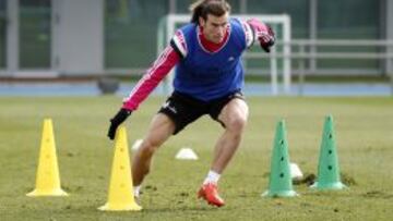 INTENSIDAD. Bale, ayer, realizando uno de los ejercicios físicos.