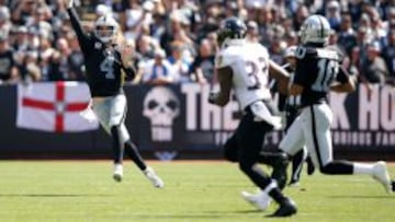 Derek Carr comienza a tener una gran química con Cooper, el receptor novato de primera ronda del draft de los Raiders.