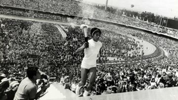 La atleta mexicana, Enriqueta Basilio fue la primera mujer en la historia de los Olímpicos en llevar la flama y encender el pebetero en 1968. 