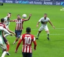 El gol de Diego Costa a los 7' de volver: el penalti que le pitan es de los muy difíciles de creer