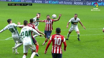 El gol de Diego Costa a los 7' de volver: el penalti que le pitan es de los muy difíciles de creer
