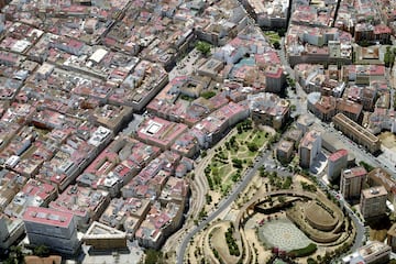 La ciudad andaluza fue fundada en el siglo X a.C. por los fenicios sobre un enclave tartesio que ocupaba la actual parte alta de la ciudad, la llamaron 'Onuba Aestuaria'.

 