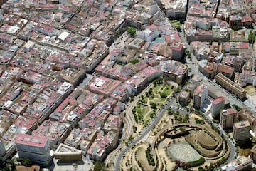 La ciudad andaluza fue fundada en el siglo X a.C. por los fenicios sobre un enclave tartesio que ocupaba la actual parte alta de la ciudad, la llamaron 'Onuba Aestuaria'.