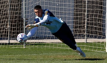 Leo Román (22 años)