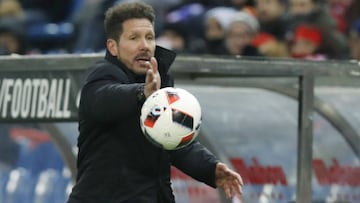 Simeone, t&eacute;cnico del Atl&eacute;tico, en el partido frente al Eibar.