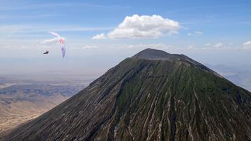  Volcanes activos y parapente con Masáis