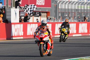 Repsol Honda Team rider Marc Marquez of Spain (L) crosses the finish line with Mooney VR46 Racing Team rider Luca Marini of Italy (R) during the MotoGP class race of the Japanese Grand Prix in Motegi, Tochigi prefecture on September 25, 2022. (Photo by Toshifumi KITAMURA / AFP)