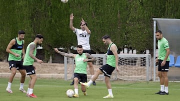 01-09-21 
 ELCHE 
 ENTRENAMIENTO 
 JOSAN, LUCAS PEREZ 