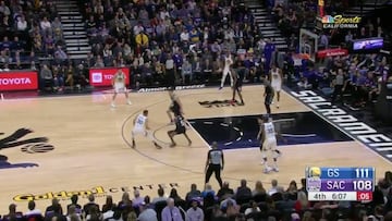 Polémica en la NBA: a Curry sí le pitaron los pasos que a Harden no