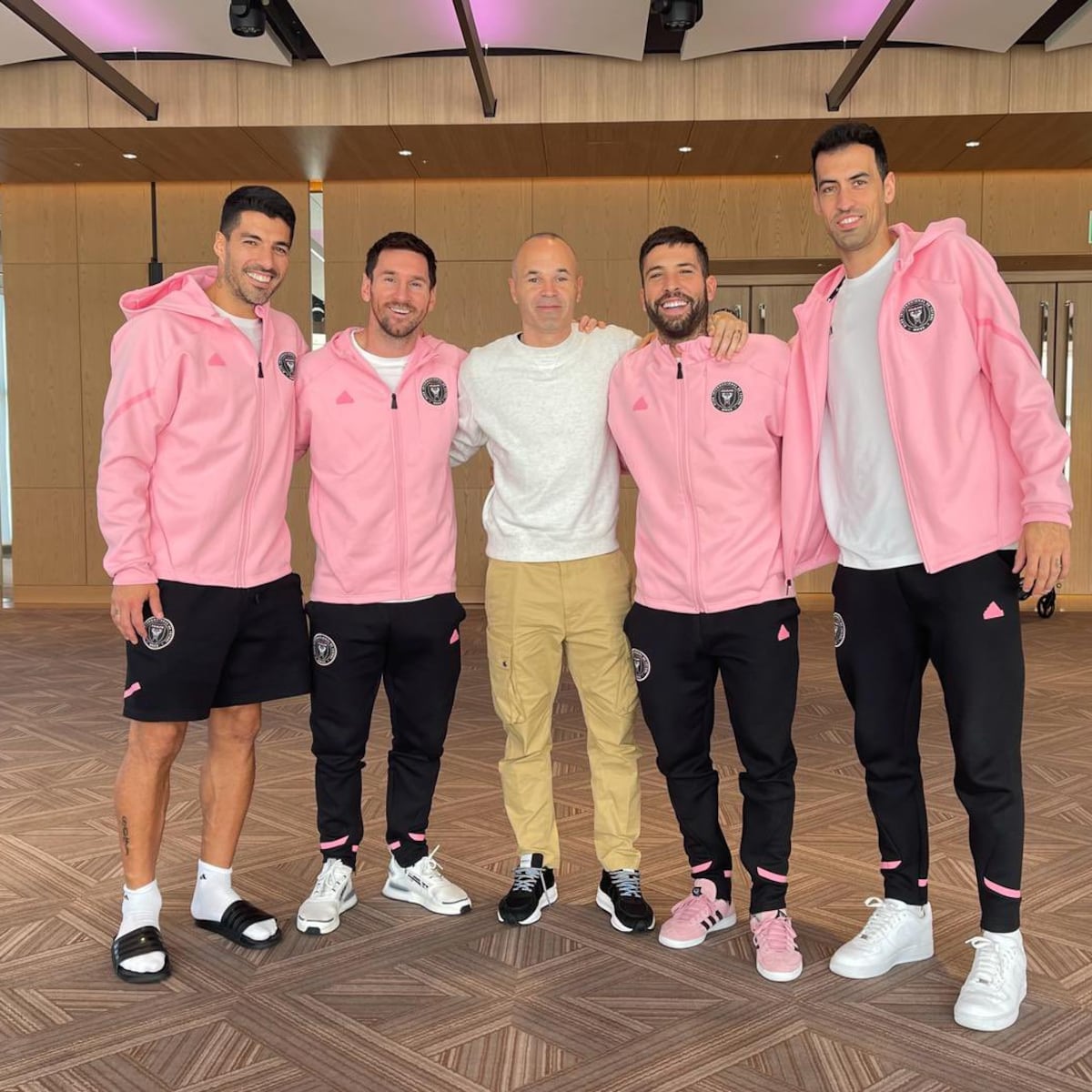 Andrés Iniesta se reencuentra con Messi, Suárez, Busquets y Alba en Japón - AS USA