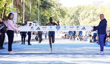 En categoría femenina, éxito sin paliativos de la también ugandesa, y debutante, Doreen Chesang con un tiempo de 2h26:31.