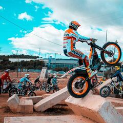 Toni Bou llega líder a la segunda mitad del Mundial