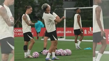 Liverpool destaca a Lucho.