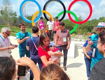 La Reina visita la Villa Olímpica de París para saludar a voluntarios, trabajadores y deportistas del Equipo Olímpico Español en los Juegos de París 2024.