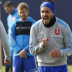 Pinilla reconoce complicación para jugar en cancha sintética