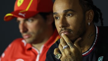 Carlos Sainz y Lewis Hamilton antienden a la Prensa durante el GP de Bahréin de F1.