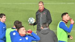 Garitano, entrenando en Lezama