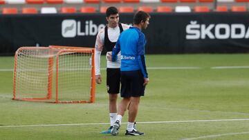 Valencia: Celades no le quita ojo a Carlos Soler