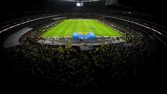 Lonas rojas en el Estadio Ciudad de México causan polémica