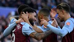 Soccer Football - Premier League - Aston Villa v Nottingham Forest - Villa Park, Birmingham, Britain - February 24, 2024 Aston Villa's Douglas Luiz celebrates scoring their second goal with teammates REUTERS/Tony Obrien NO USE WITH UNAUTHORIZED AUDIO, VIDEO, DATA, FIXTURE LISTS, CLUB/LEAGUE LOGOS OR 'LIVE' SERVICES. ONLINE IN-MATCH USE LIMITED TO 45 IMAGES, NO VIDEO EMULATION. NO USE IN BETTING, GAMES OR SINGLE CLUB/LEAGUE/PLAYER PUBLICATIONS.