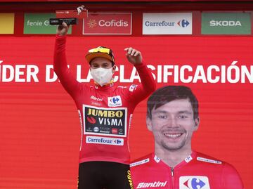 Roglic, vencedor de la etapa y primer maillot rojo.