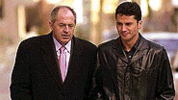 <b>CITA CON LA HISTORIA</B>. Minguela y Torres Gómez, que no jugaron juntos, se reunieron ayer para AS.