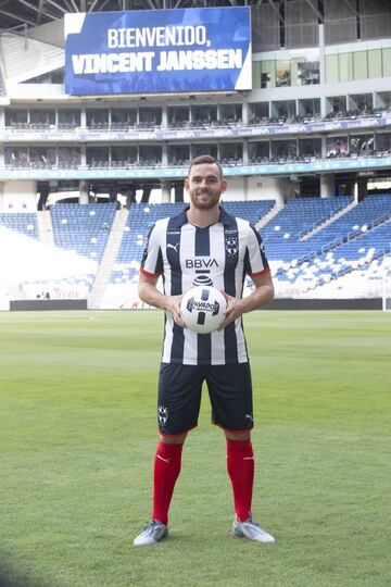 Delantero español que llega a México con Rayados procedente del Tottenham. A lo largo de su carrera ha sufrido por lesiones, situación que tratará de cambiar con 'La Pandilla'.