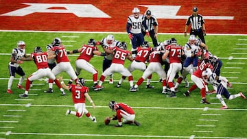 HOUSTON, TX - FEBRUARY 05: Matt Bryant #3 of the Atlanta Falcons kicks a field goal during Super Bowl 51 at NRG Stadium on February 5, 2017 in Houston, Texas.   Bob Levey/Getty Images/AFP
 == FOR NEWSPAPERS, INTERNET, TELCOS &amp; TELEVISION USE ONLY ==