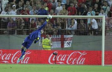 Sevilla - Atlético de Madrid. 1-1. Perotti empata el partido con un gran disparo desde fuera del área.